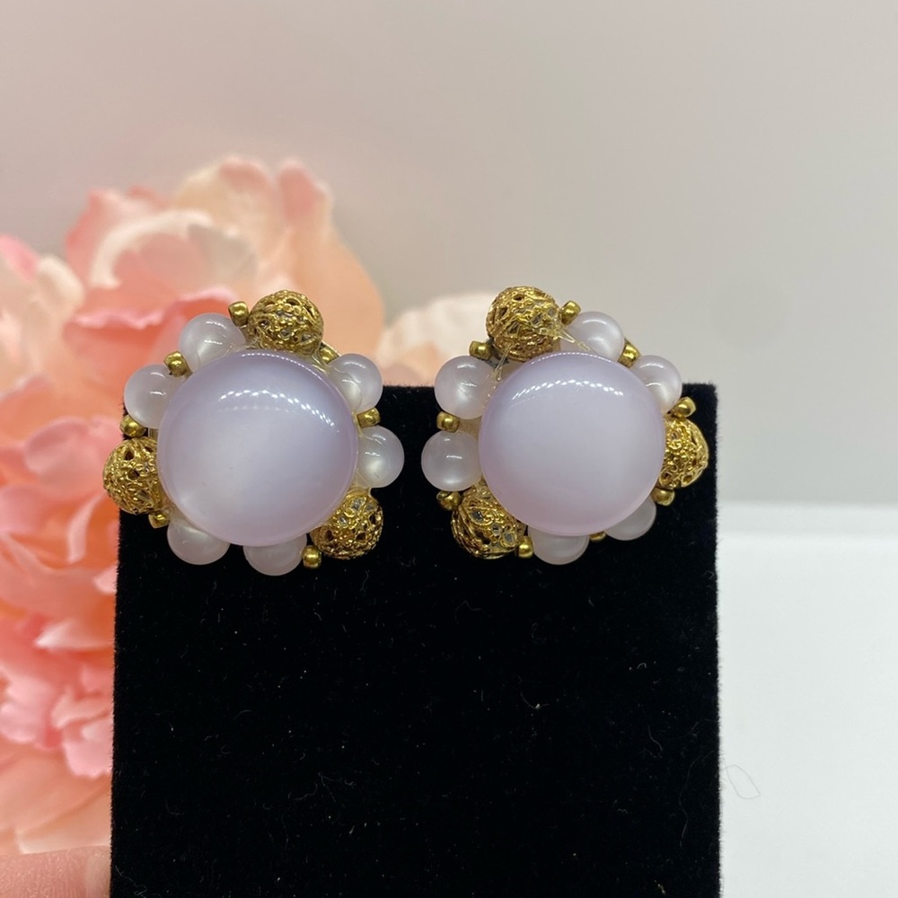 Vintage Lilac & Gold Tone LISNER clip on earrings